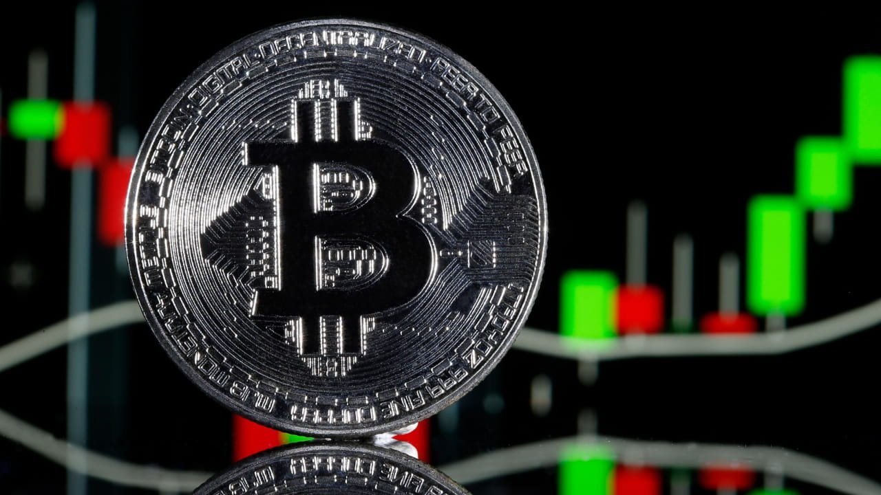 Bitcoin Nears $99K Threatening $1.53B in Short Liquidations