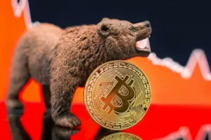 Bitcoin Faces Bearish Breakout Risk