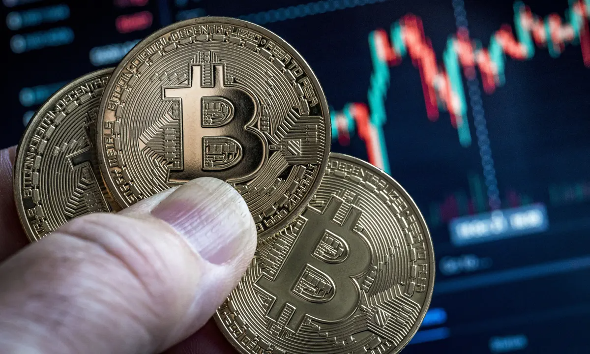 Bitcoin Swings, Altcoins Oversold